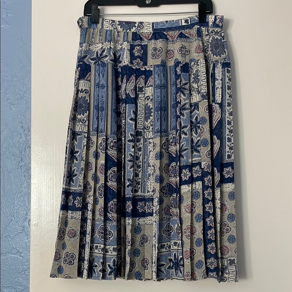 3 for $25! Blue Floral Patchwork Pleated Midi Skirt‎